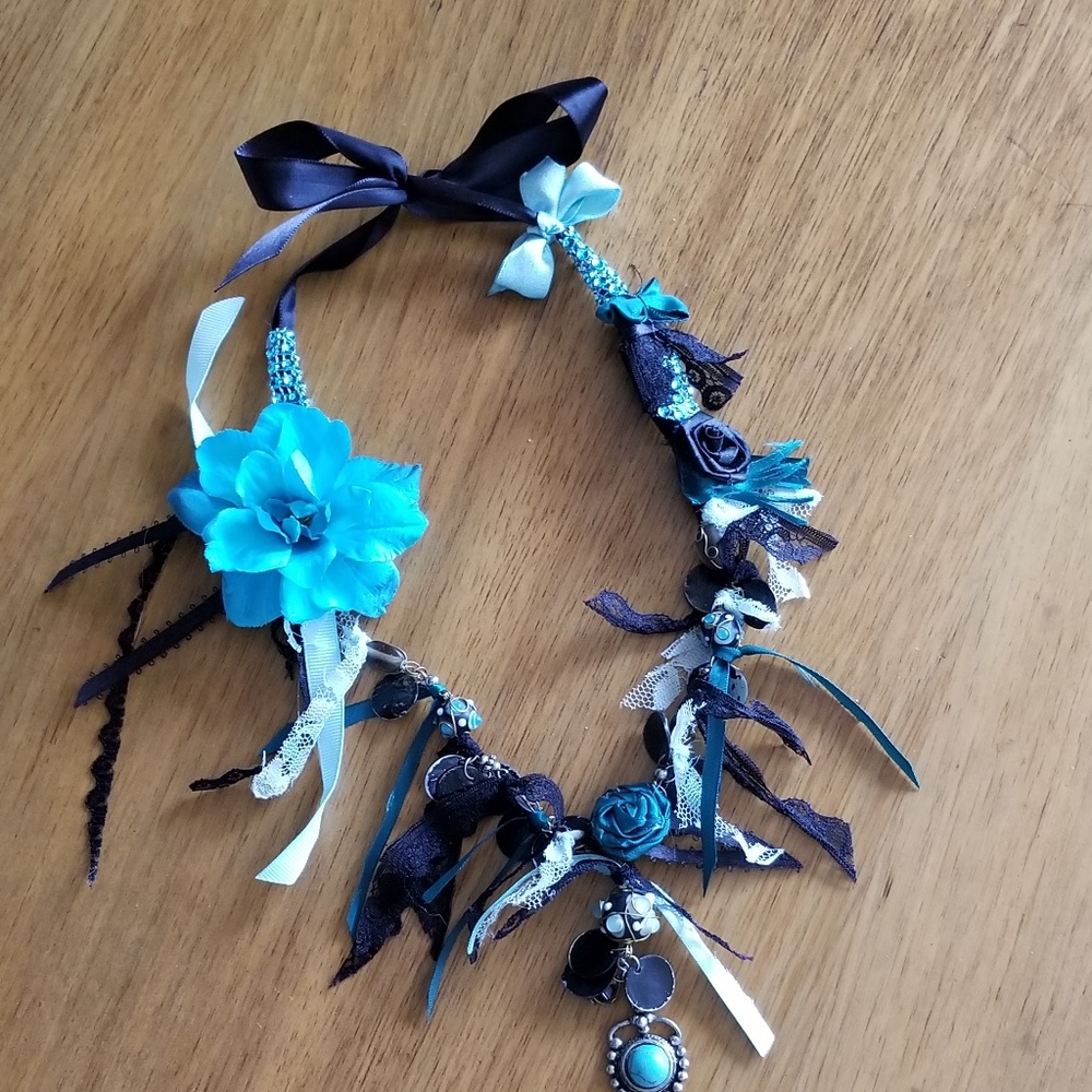 Textile necklace - Picture 2 of 2